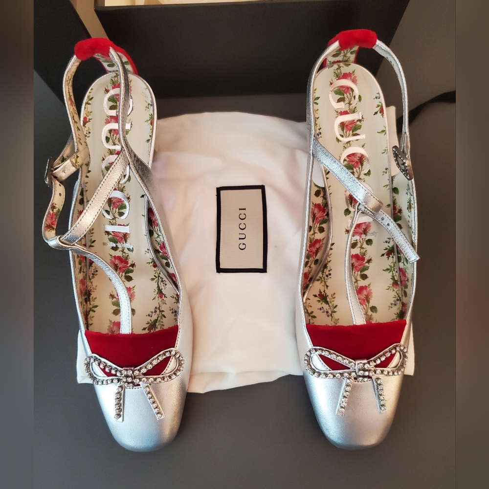 Women's Gucci heels in silver, size 39.5 (9.5US)